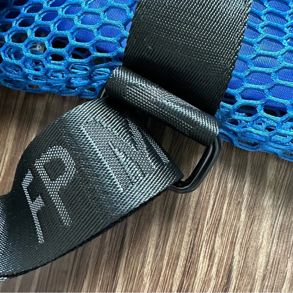 🆕 Free People Unisex Blue Mini Mesh Sling Bag - Picture 9 of 14